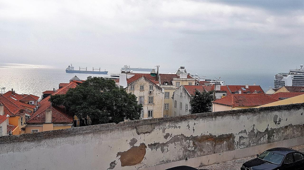 Casa Santa Clara Hotel Lisbon Exterior photo